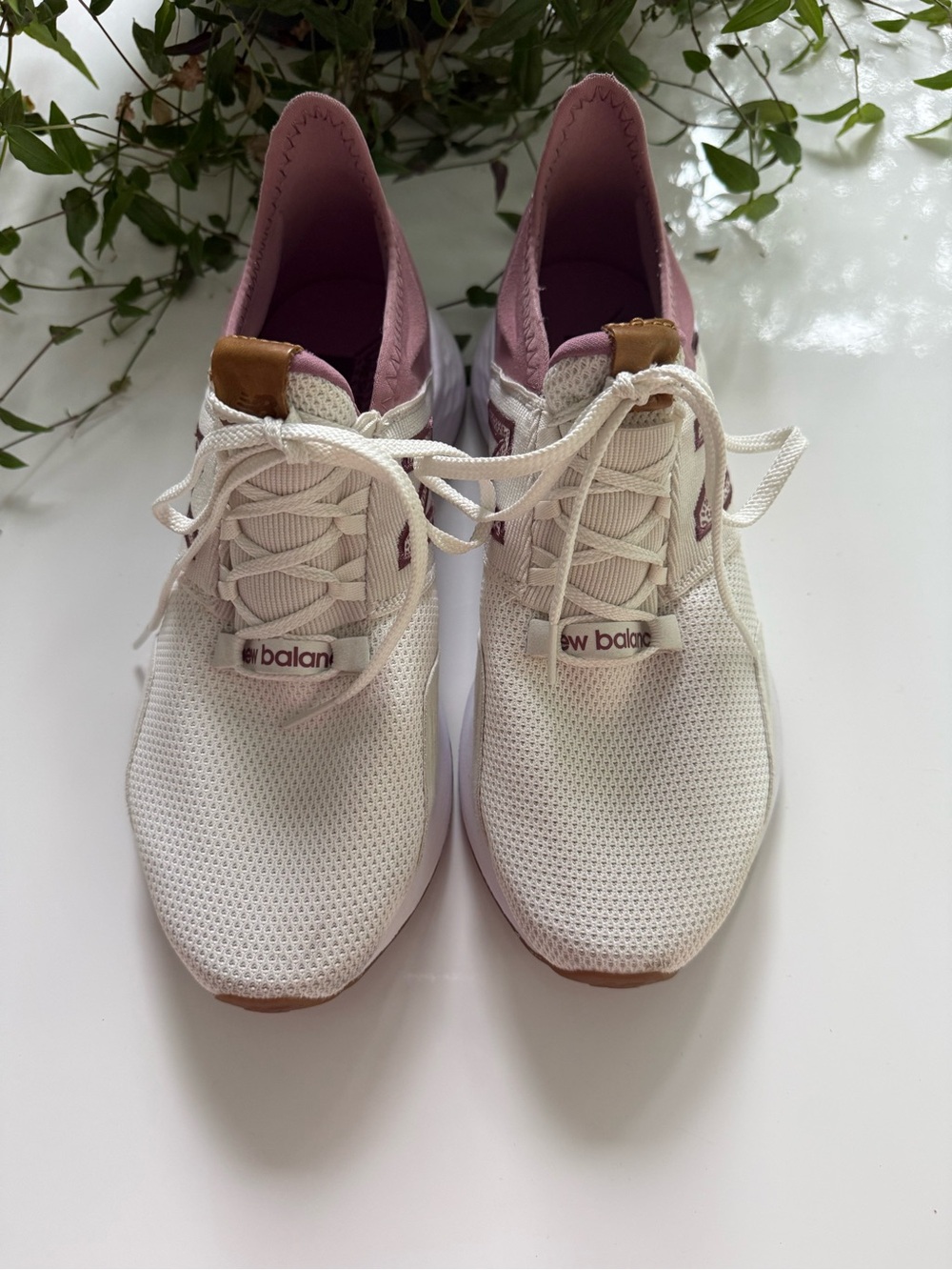 New Balance Women's Roav fresh foam White and Pink Athletic Sneakers size 8.5
